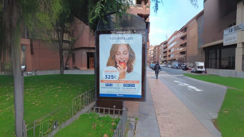 Publicidad en marquesinas en Ávila